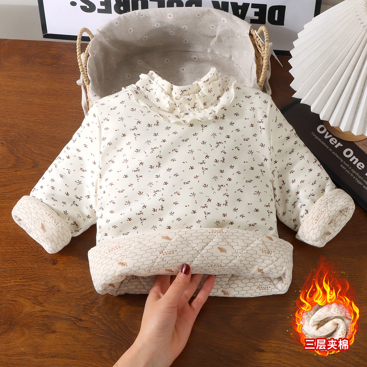 Niñas otoño y invierno nuevo estilo extranjero dulce flor triturada camiseta de base bebé grueso abrigo de encaje de algodón collar