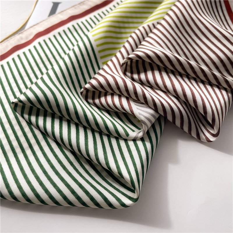 Foulard in seta da donna a righe quadrato scozzese versatile_voghion.com