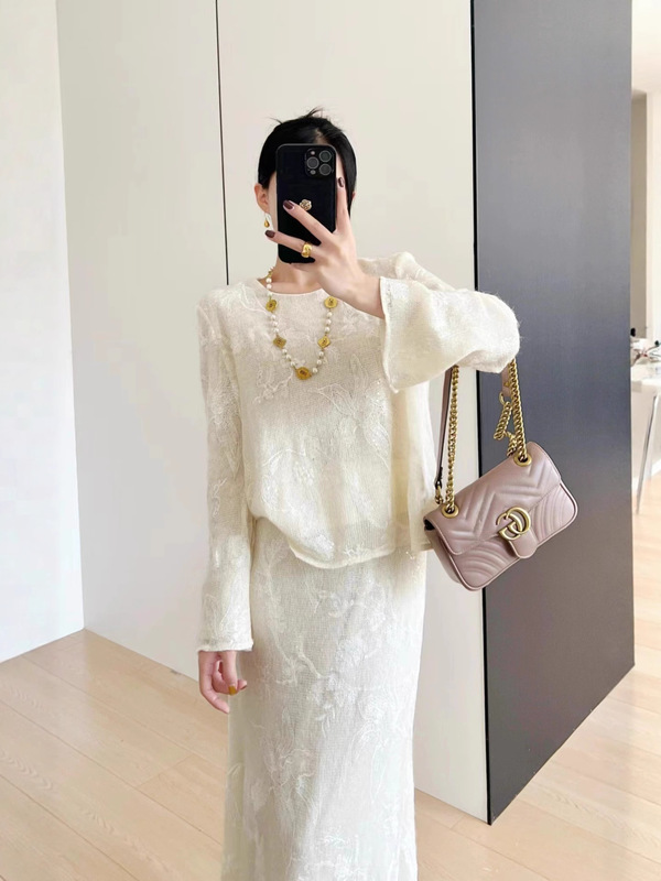 南油高端女装秋季新款法式圆领刺绣钩花长袖针织衫上衣+半裙套装|undefined