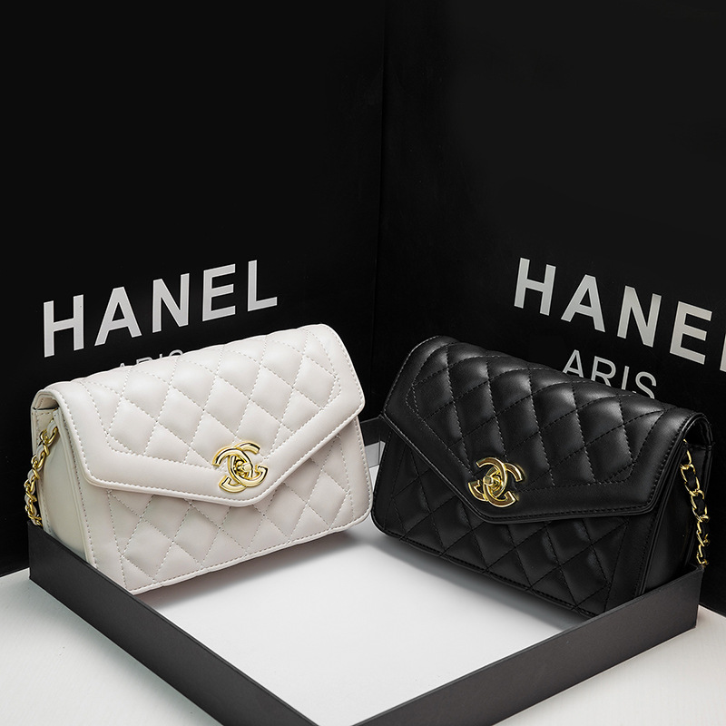 Bolso de Hombro de Cadena de Cuero Genuino Nuevo Otoño 2024, Estilo Versátil de Celebridad de Internet, Inspirado en Chanel, con Cuentas Doradas Acolchadas, Bolso de Mujer