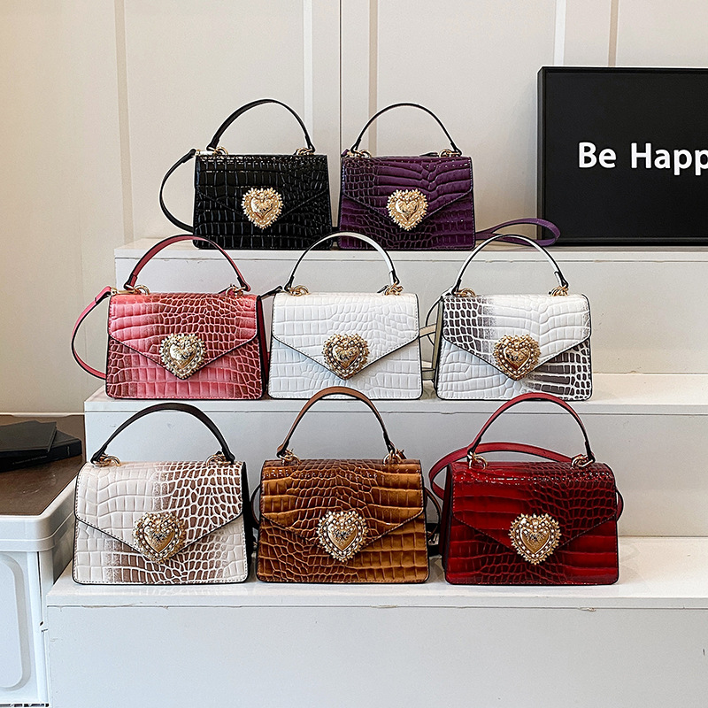 2025 European & American Crocodile Embossed Court Style Handbag Underarm Bag Heart Pearl Chain Commuter Flap Shoulder Crossbody Bag - Thumbnail 2