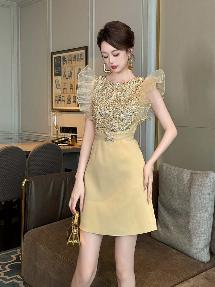 Váy đầm ôm body sequin tay bồng mùa hè 2026 dáng nhỏ — Màu vàng kim