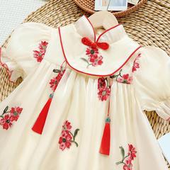 Fashionable Chinese-style dress with pearl qipao, featuring princess-style design, floral embroidery, and a child model, suitable for live streaming.