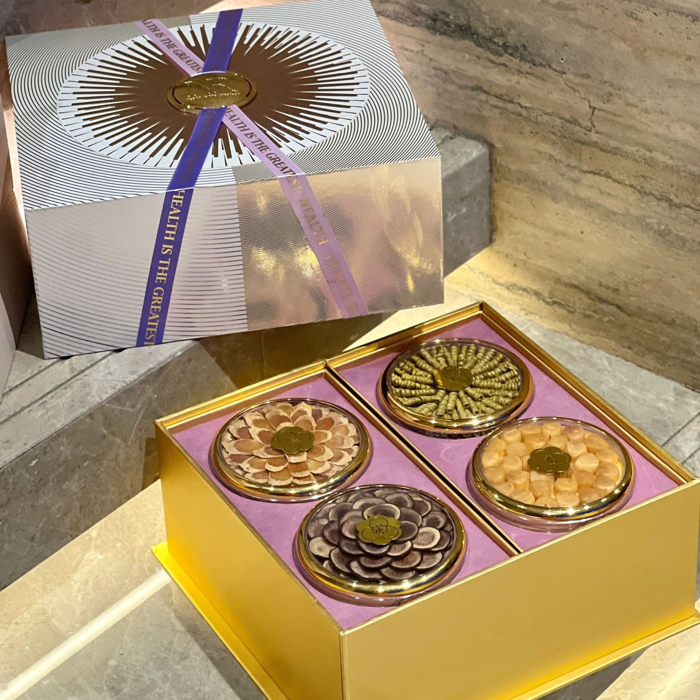 American Ginseng Gift Box Xi Yang Shen 200g Ready-to-Eat Herbal Wellness Gift for Parents and Elders in use