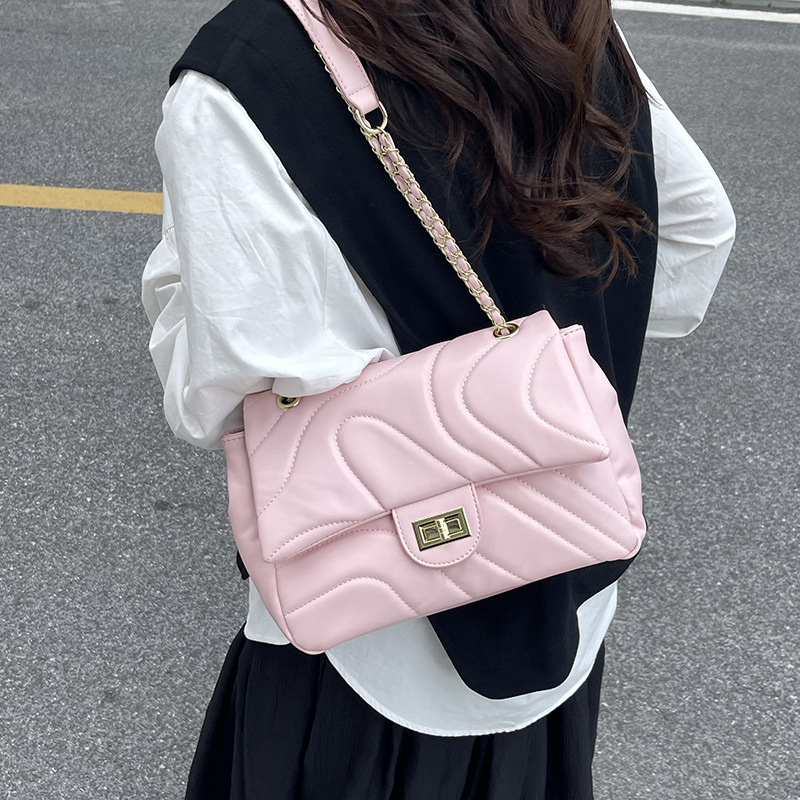 Bolsos de brazo populares transfronterizos para mujeres 2025, otoño y invierno, nuevos bolsos de cadena de viento fragante, bolsos de hombro exquisitos, bolsos de hombro versátiles