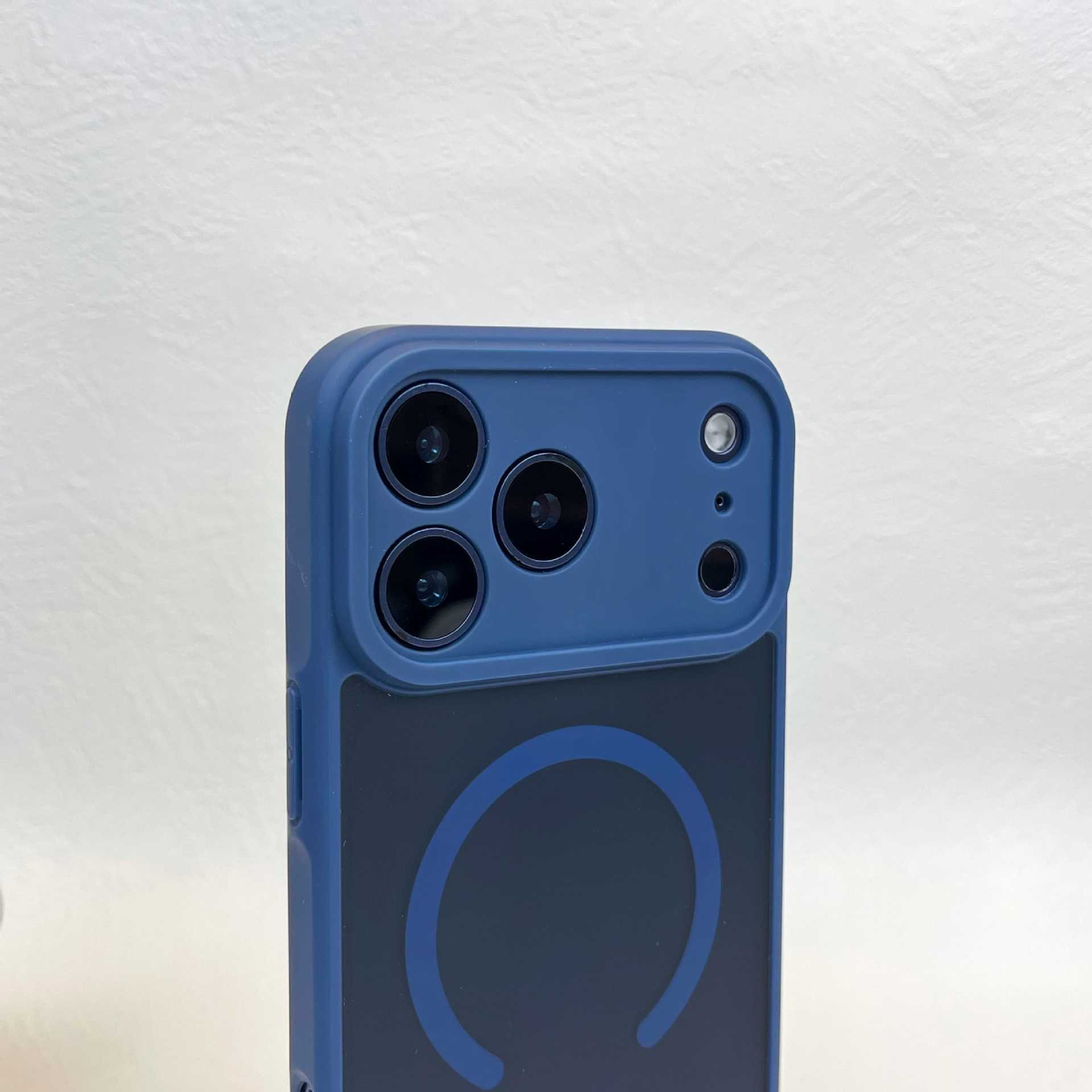 适用iPhone18promax手机壳肤感磨砂磁吸精孔防摔苹果17高级保护套