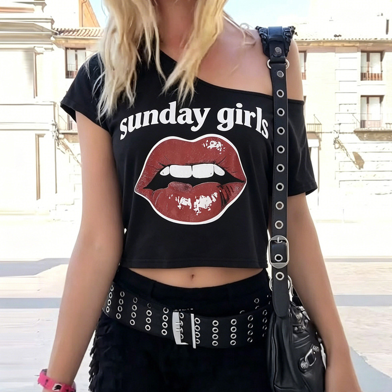 Low price clearance sale # American street style printed off-shoulder short-sleeve T-shirt, cool and sexy crop top for women Low price clearance sale # American street style printed off-shoulder short-sleeve T-shirt, cool and sexy crop top for women