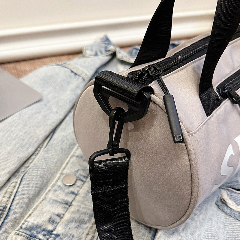 Bolso bandolera de moda bolso casual estilo explosivo para mujer cilindro de un solo hombro 2024 nuevo bolso de almohada portátil simple al por mayor