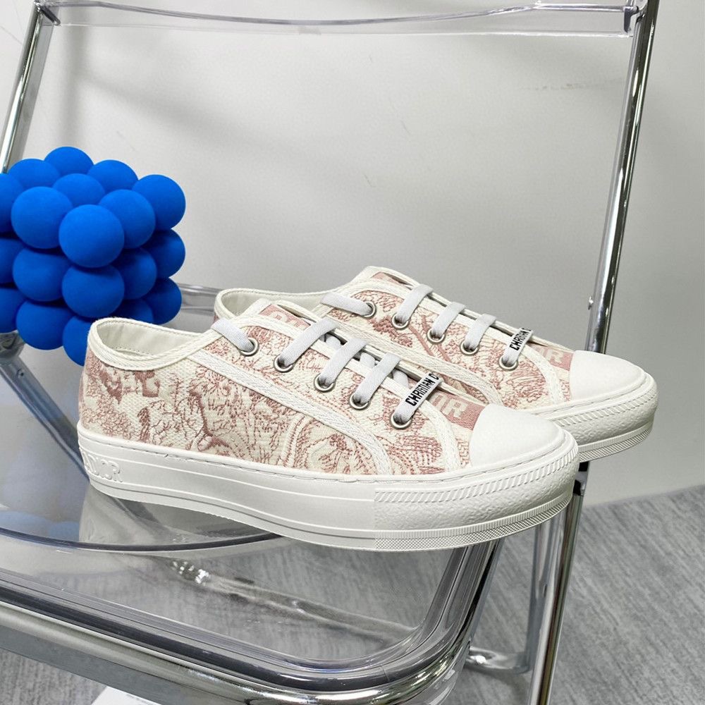 Hong Kong retro primavera y verano nuevo D casa gruesa zapatos de lona bordados 2025 letras correa de zapatos de plantilla universal para mujeres