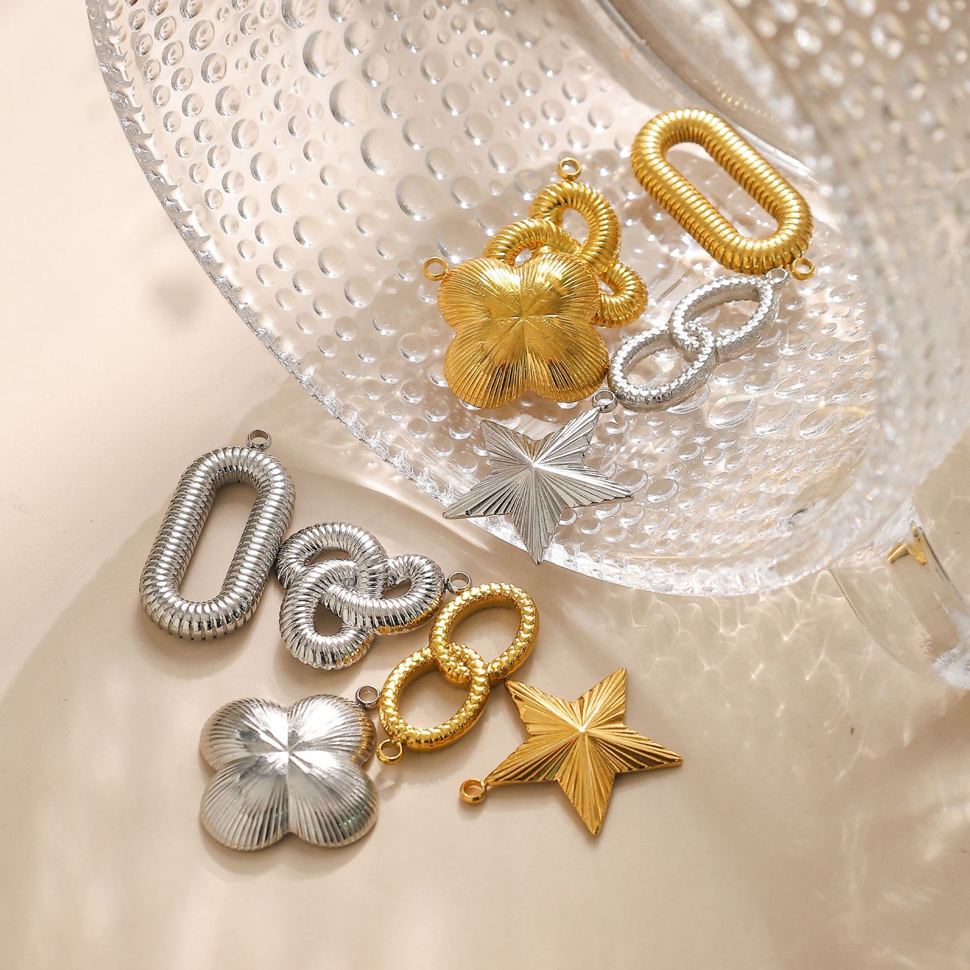 Four Leaf Clover, Star Pattern All Seasons Season 1 Piece 304 Stainless Steel Four Leaf Clover Star Pendant