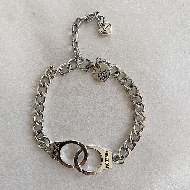 Fashion Handcuffs Shape Heart Pendant Bracelet display picture 5