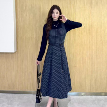 格子背带裙女2025秋季新款连衣裙复古半高领气质收腰小个子两件套