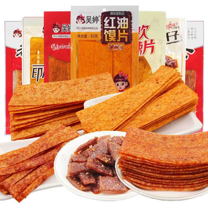 Childhood nostalgia Wu Ting red oil pancakes vintage spicy chips old-style fried dough sticks Indian flying pancakes spicy strips spicy rolls snacks