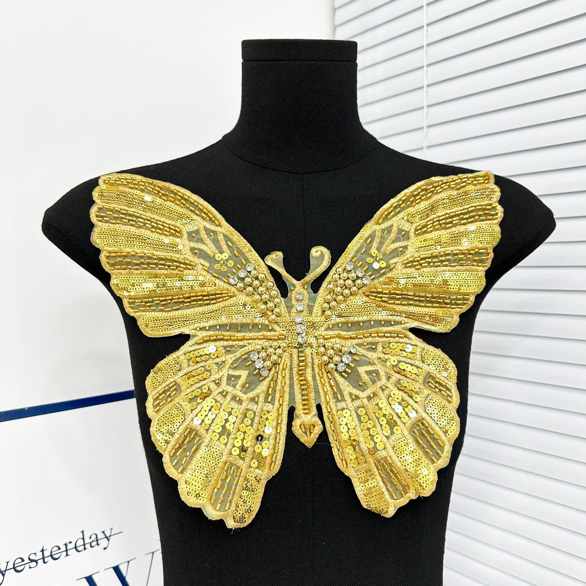 Venta caliente de malla blanca mariposa bordada pegatinas de tela vestido de ropa DIY parche decorativo Accesorios apliques Accesorios image 5