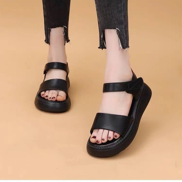 Fashionable comfortable sports sandals for leisure platform with a…
