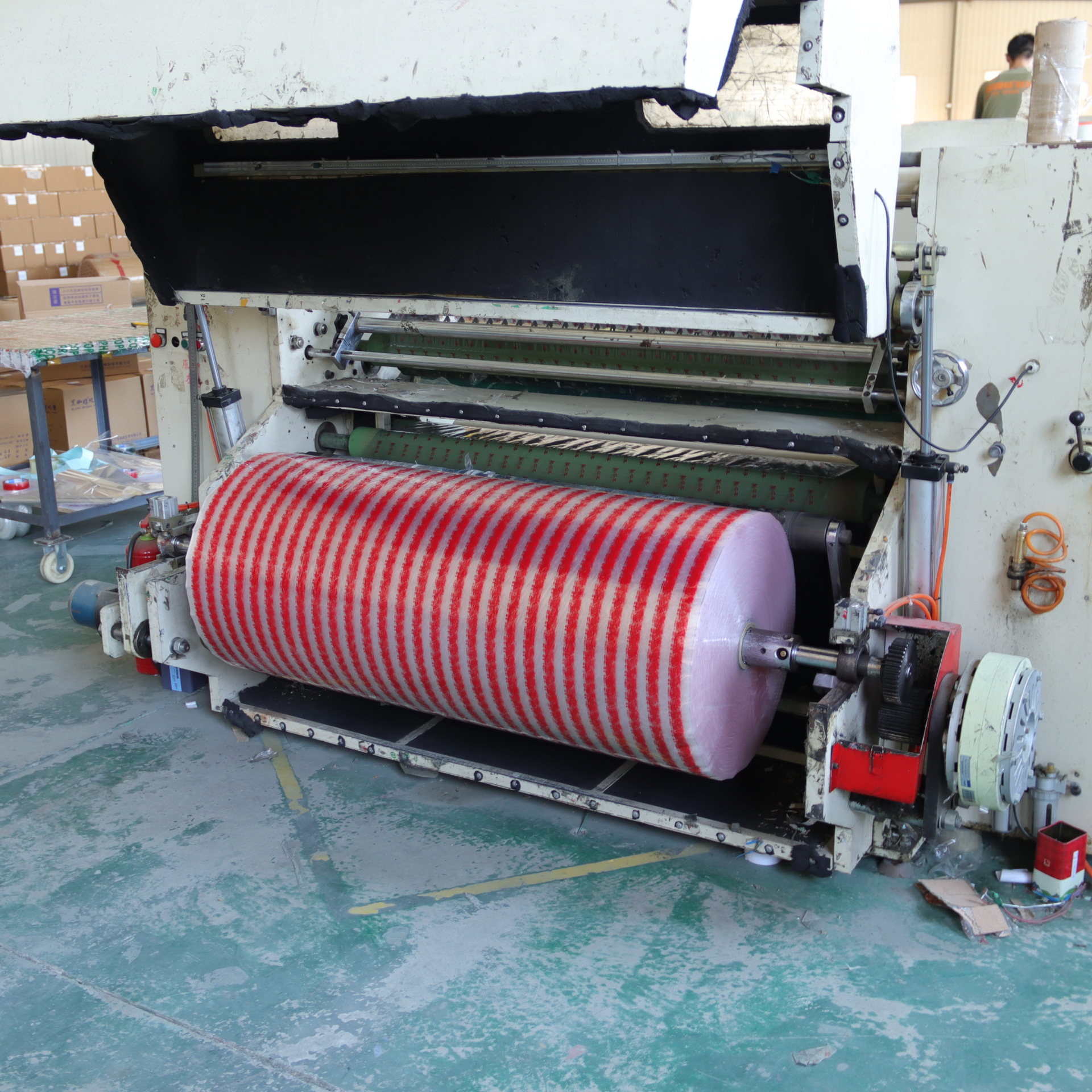 BOPP1280cm透明淡黄胶带母卷半成品大卷胶带分切小卷胶带