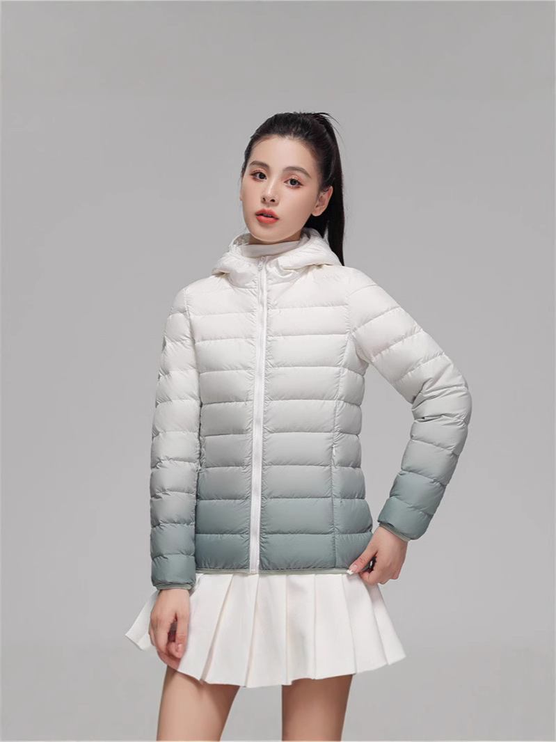 Nuevo otoño y invierno transfronterizos 90 lana ligera chaqueta de pluma estilo de mujer con sombrero collar de color gradiente chaqueta de lana blanca de tamaño grande