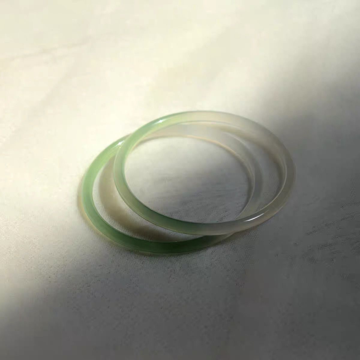 (2개) 반 산 반 물 마노 뷰티 팔찌 제이드 컬러 내추럴 그라데이션 오일 그린 마노 팔찌 여성 칼세도니 징글 팔찌