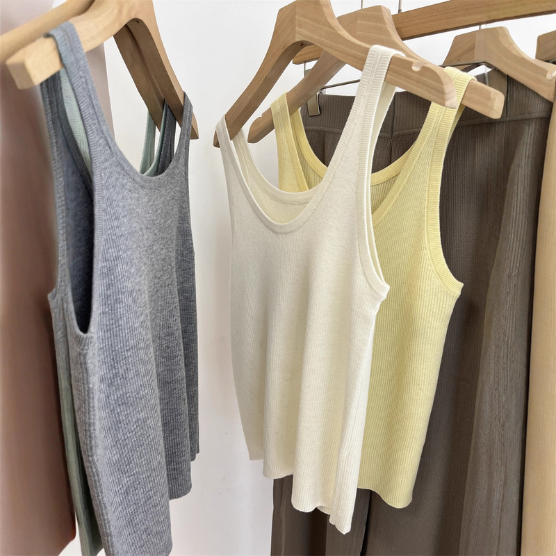 Hong Kong and American Clothing/Thin, Soft, and Luxurious Merino Wool Knit Vest for Women, Can Be Worn as Outerwear or as an Inner Layer, Sleeveless Top