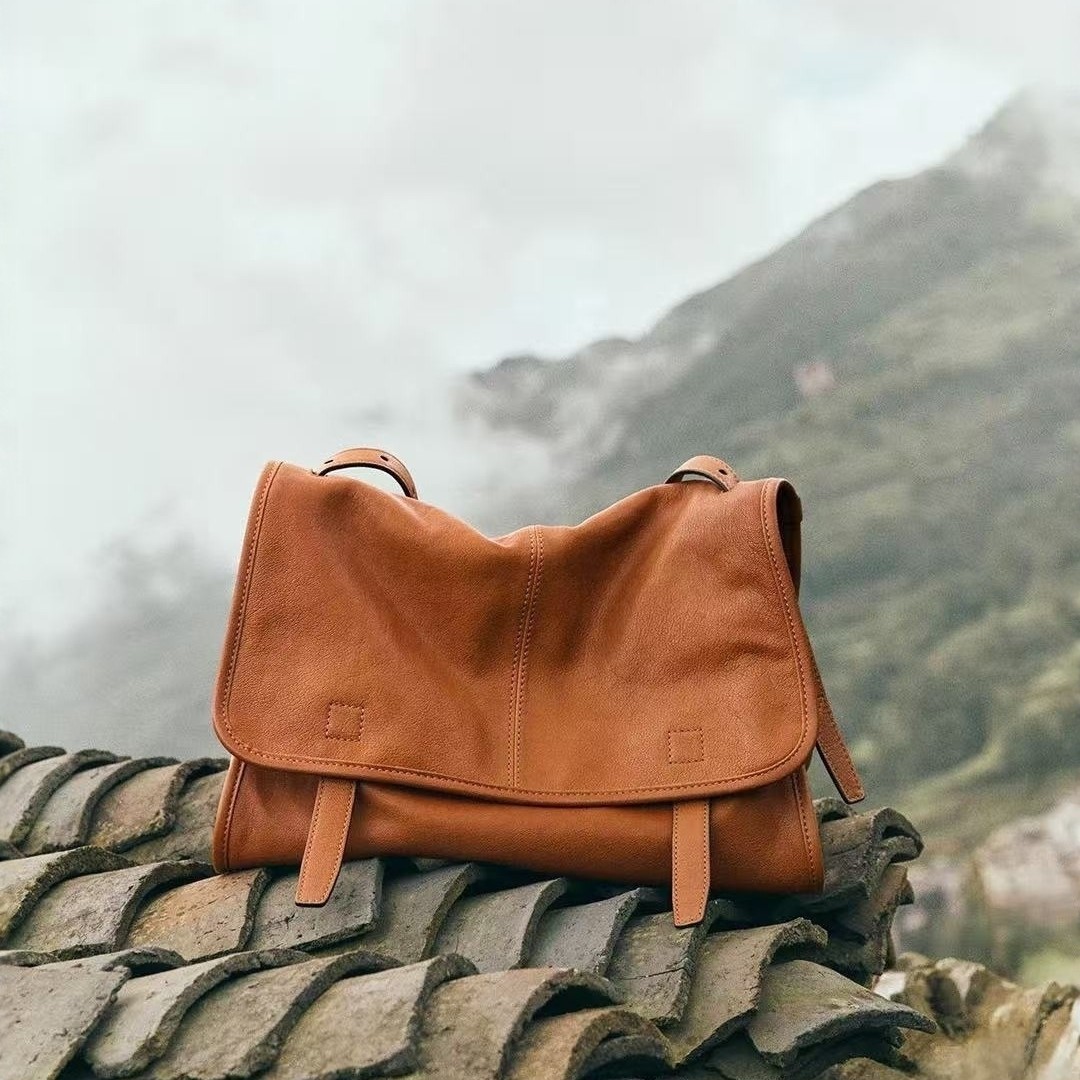 Vegetable-Tanned Leather Large-Capacity Messenger Bag for Women, Casual Commuting, Relaxed Messenger Bag, Crossbody Bag, Genuine Shoulder Underarm Bag