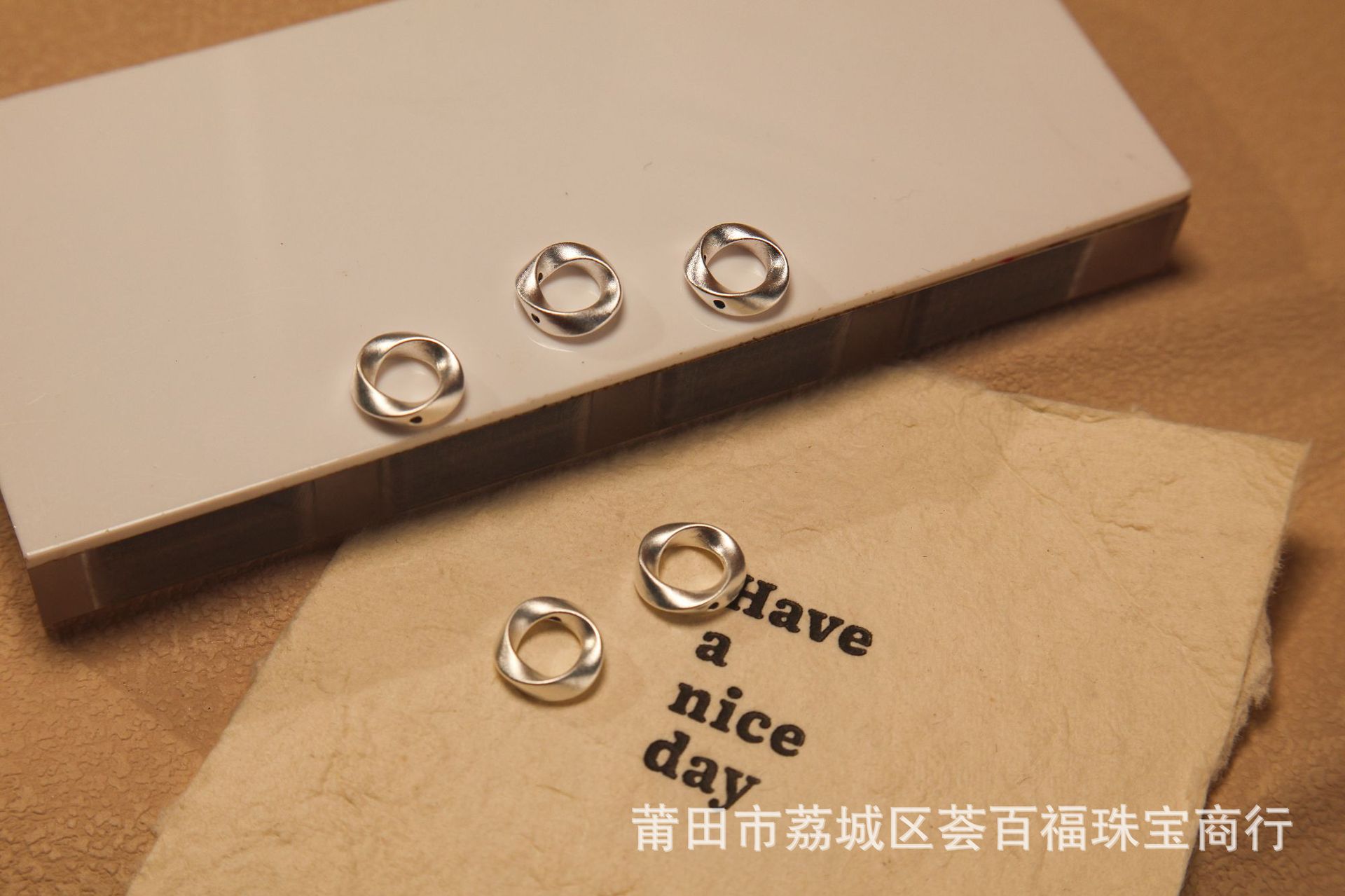 Pure silver s999 Möbius 3D hard silver accessory, hollow fashion niche light luxury ins handmade silver spacer bead accessory