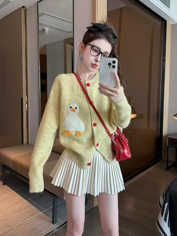 ミルク黄色のセーターのコートの女性2025の新型秋冬の厚い小さい背の洋風の年齢を減らして底のニットのカーディガンを打ちます。|undefined