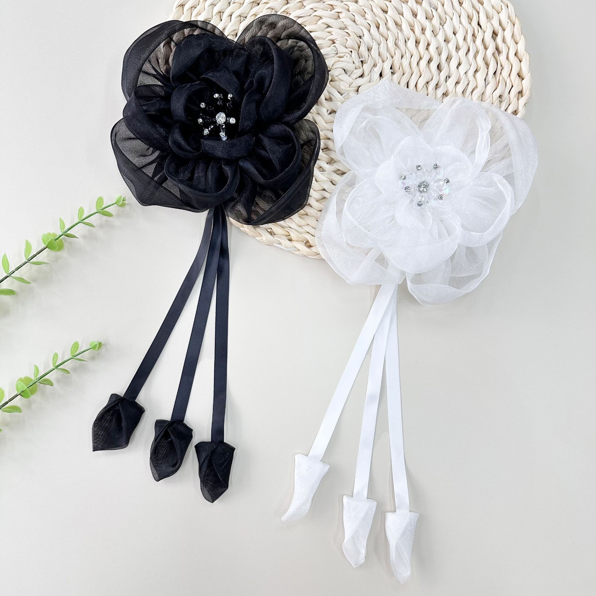 Fábrica al por mayor pequeñas flores estereoscópicas de ergena ornamentos de cabello trajes vestidos vestidos chaquetas adornados accesorios de flores de pecho