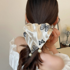絶妙なベージュの蝶プリントサテンスクエアヘアゴム、甘い雰囲気、ローポニーテールヘアロープ、ファッショナブルで多用途なヘアロープ