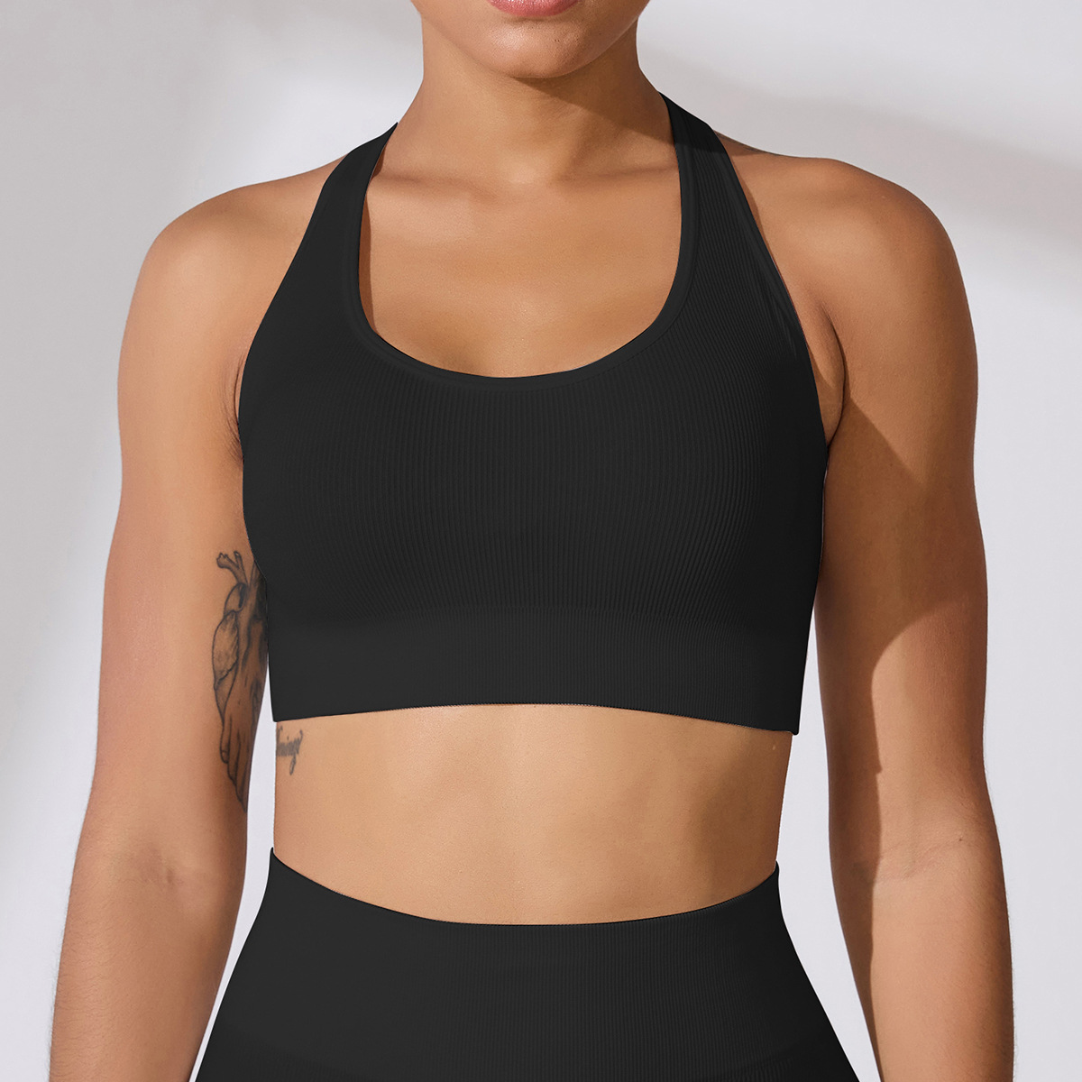 Sujetador deportivo de alta intensidad para mujer, superventas transfronterizo en Europa y América, a prueba de golpes, con espalda hermosa, copas fijas, tipo top de yoga