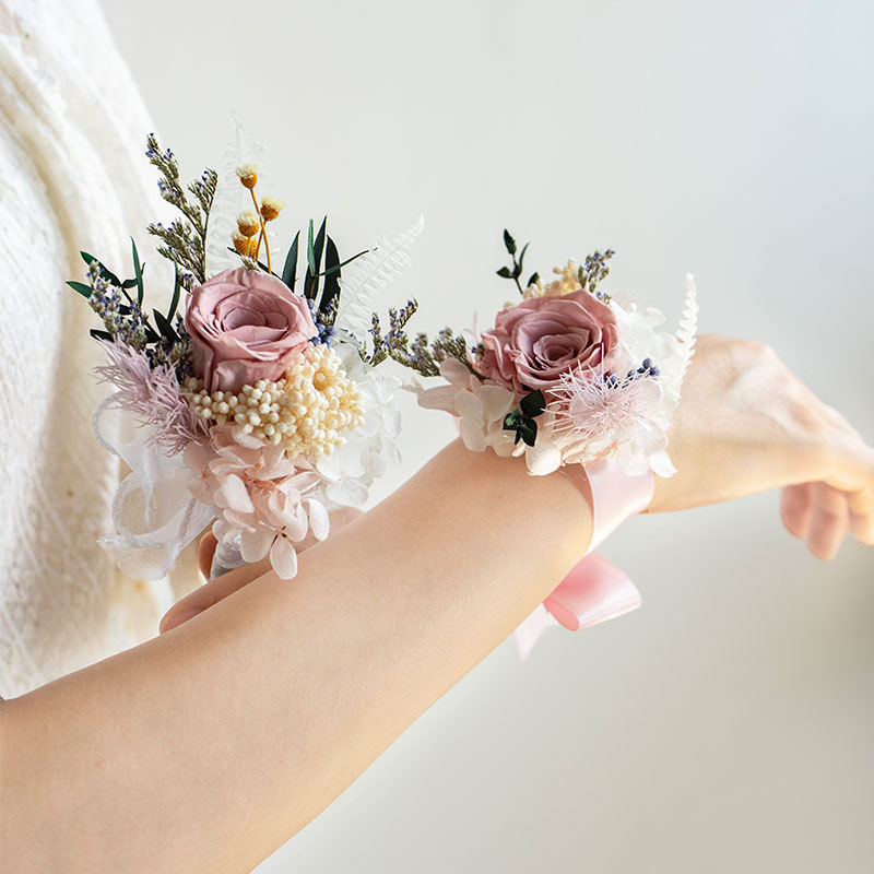 雲南産のプリザーブドローズ、ウェディングブーケ、腕輪ブーケ、結婚式、プロポーズ、ブライズメイド、友人への贈り物、高級感のあるギフト|undefined
