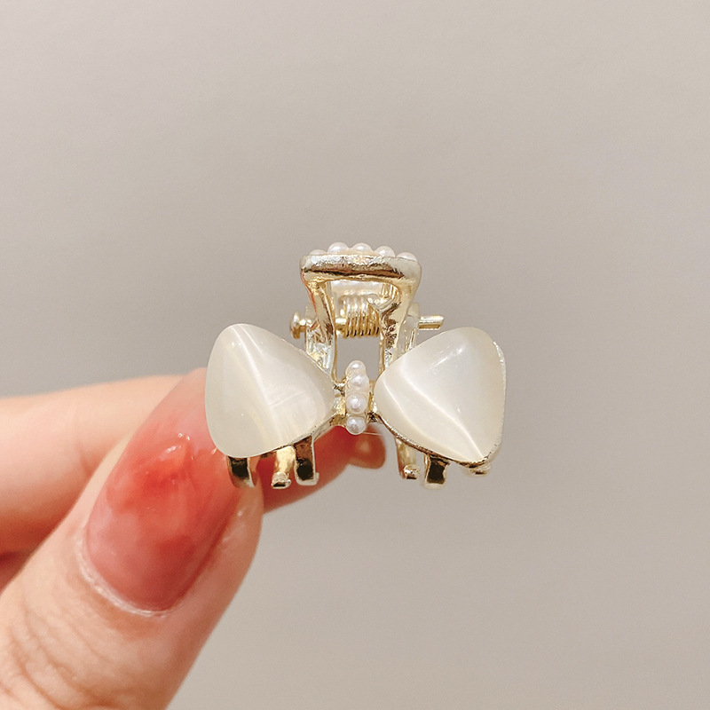 Exquisito clip pequeño clip de flequillo lateral de diamantes de imitación de perlas femeninas nuevo mini clip de tiburón de medio lazo horquilla tocado