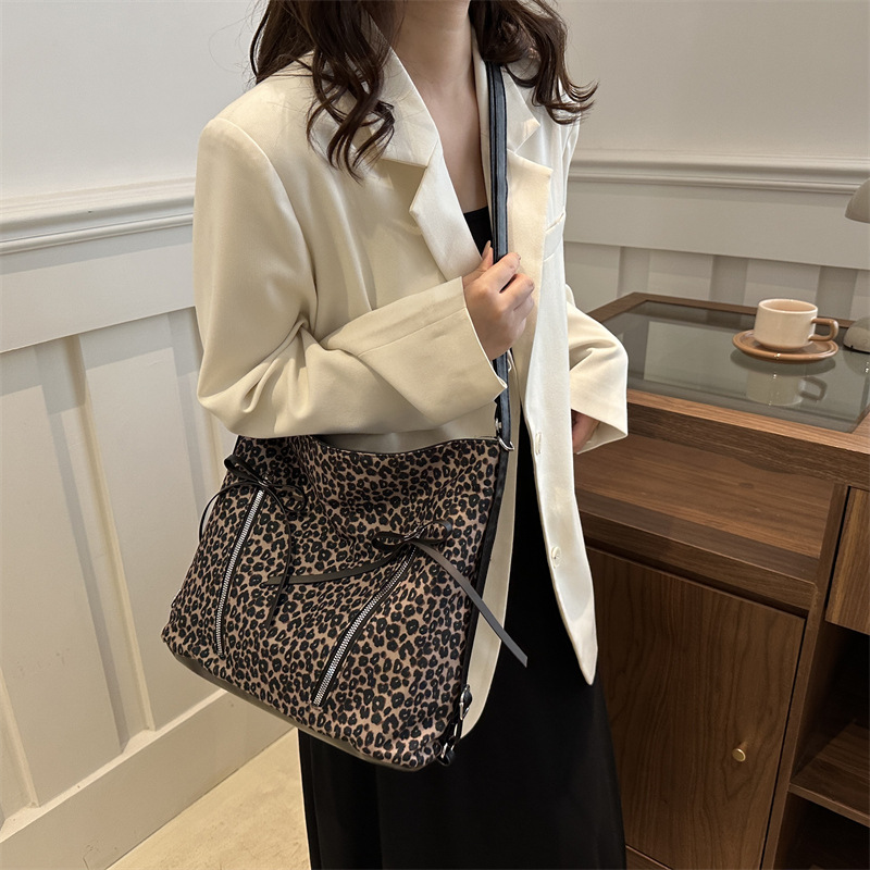 Tote para mujeres 2024 nueva mochila de viaje de gran capacidad, leopardo, mochila multifuncional, mochila de viaje ligera