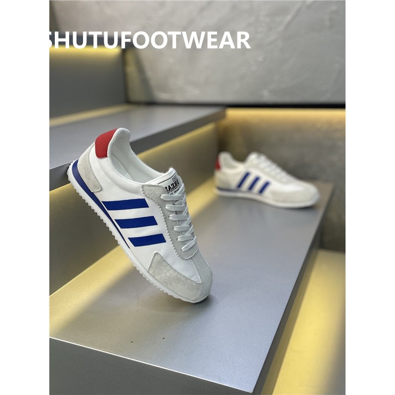 Men's White Shoes 2025 Spring New Lightweight Breathable Casual Shoes Internet Celebrity Style Versatile Fashion Casual Sneakers