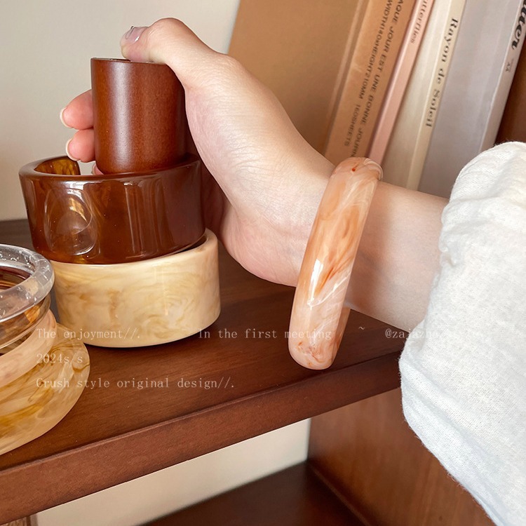 Regular wide-brimmed acrylic acetate bracelet women's summer retro geometric niche design student girlfriends jewelry wholesale 4