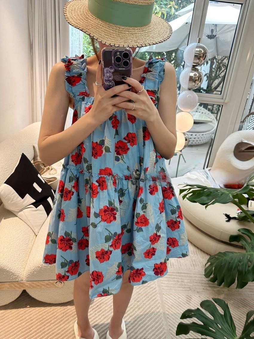 复古好看碎花裙吊带连衣裙女夏季宽松显瘦海边度假风甜美短裙子