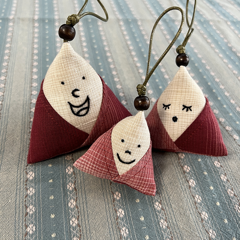 Jixiang tres bolas de masa de arroz rojo ~ AXRB065 (paquete de material) grande 8 cm medio 6cm pequeño 5cm (relleno de algodón)