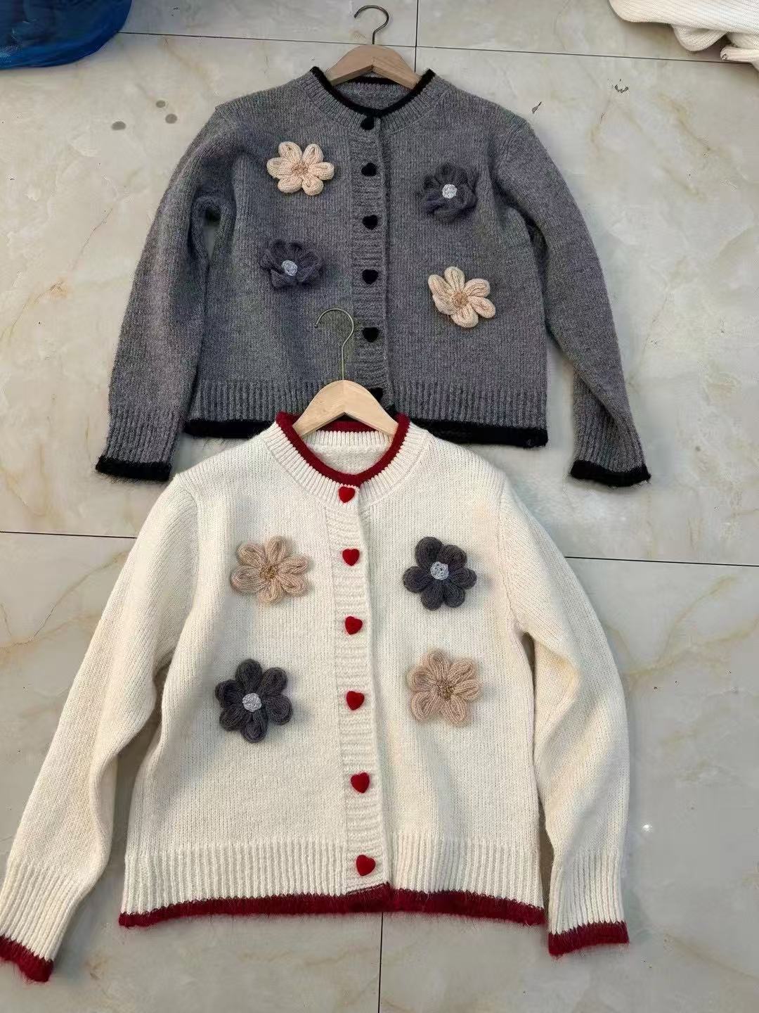 2025 otoño y invierno nuevo estilo coreano tridimensional gancho flor de punto Cardigan amor botón suéter retro chaqueta de chaqueta de comercio exterior mujeres image 6