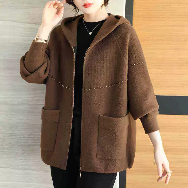 Новая осенняя одежда 2025 года, куртка в стиле "мама", свободная однотонная толстовка с капюшоном для женщин среднего и старшего возраста (40-50 лет), уменьшающая возраст.