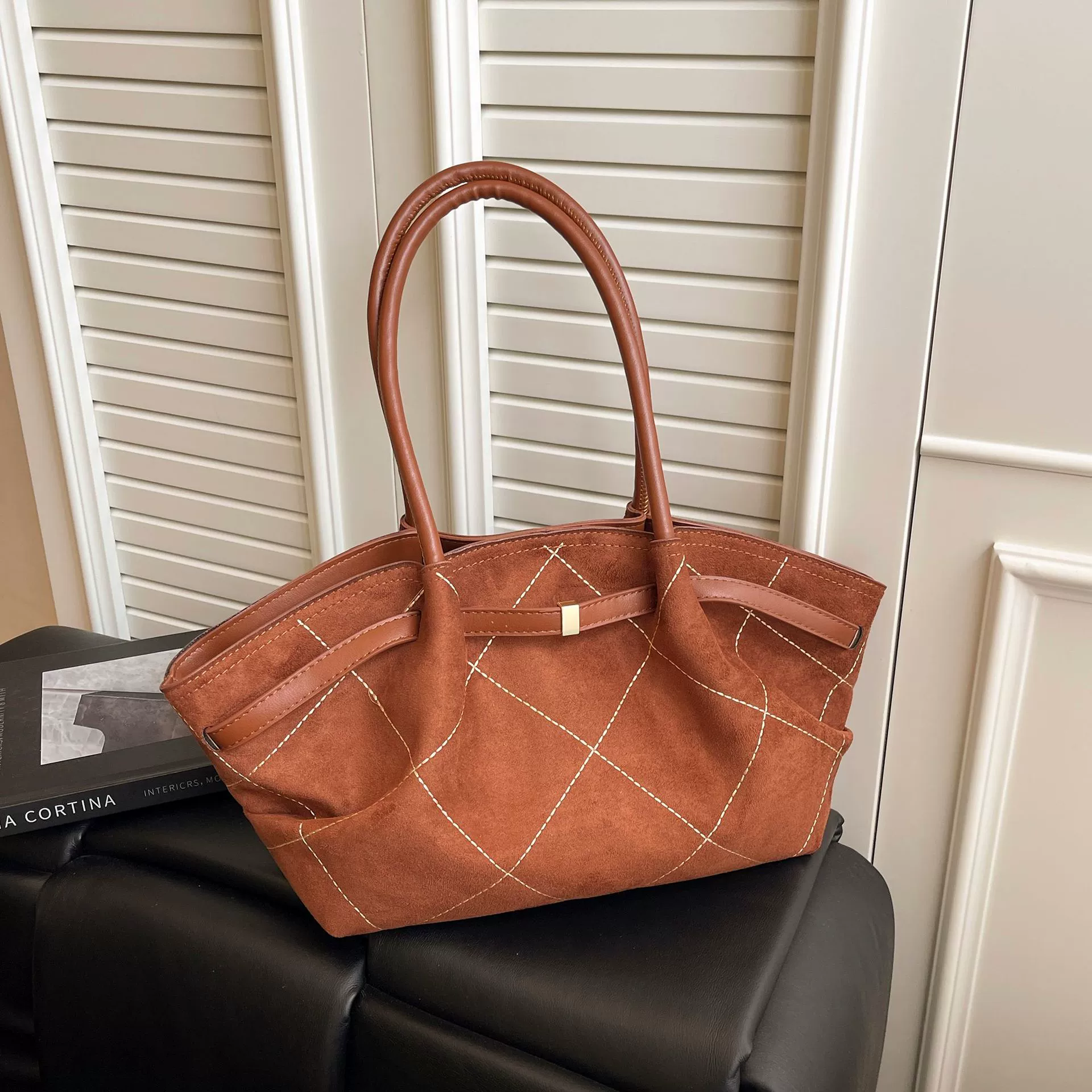 One-shoulder bag Chanel-style, diamond-quilted suede-look, compact 0.3 kg