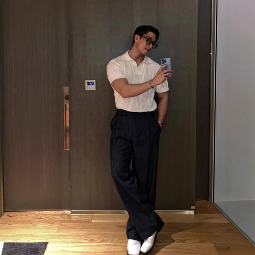 Korean-style hollowed-out mesh-textured V-neck fitness POLO shirt with short sleeves—light, mature-style knit, ultra-thin design that highlights a man's toned physique.