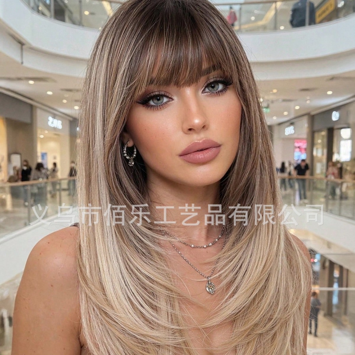 Peluca transfronteriza gradiente marrón flequillo teñido en la parte superior de la cabeza cabello largo y liso en capas Venta caliente europea y americana wigs spot al por mayor