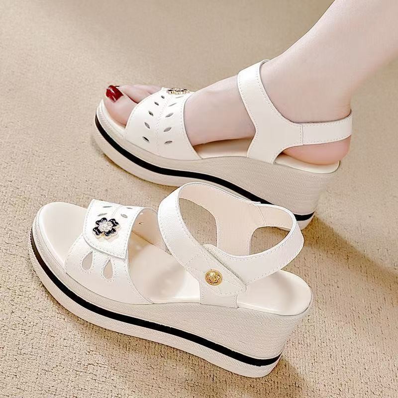 2026 primavera nueva sandalias de tacón de pendiente gruesa mujer ventilada antideslizante moda exterior de vacaciones de playa sandalias