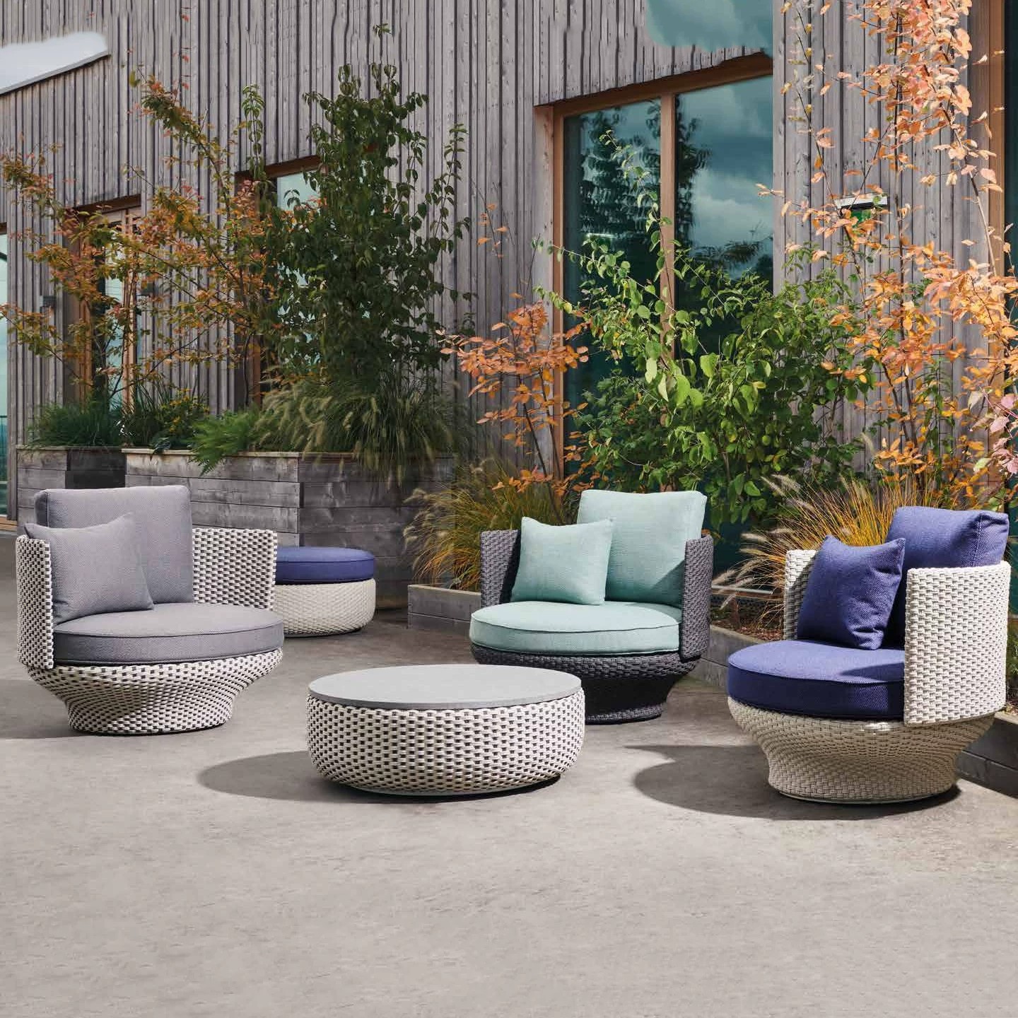 Outdoor sofa set for villas, hotels, guesthouses, clubs, and sales offices; suitable for elevated terraces, leisure areas, outdoor courtyards, and gardens; made of wicker
