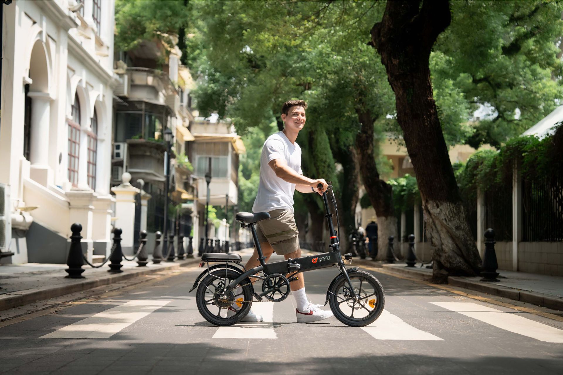 Cross-border wholesale from Dayu Factory: New lithium battery long-range folding electric assist bicycle for men and women