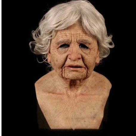 ハロウィーンのキャラクターは道具のマスクを演じます。