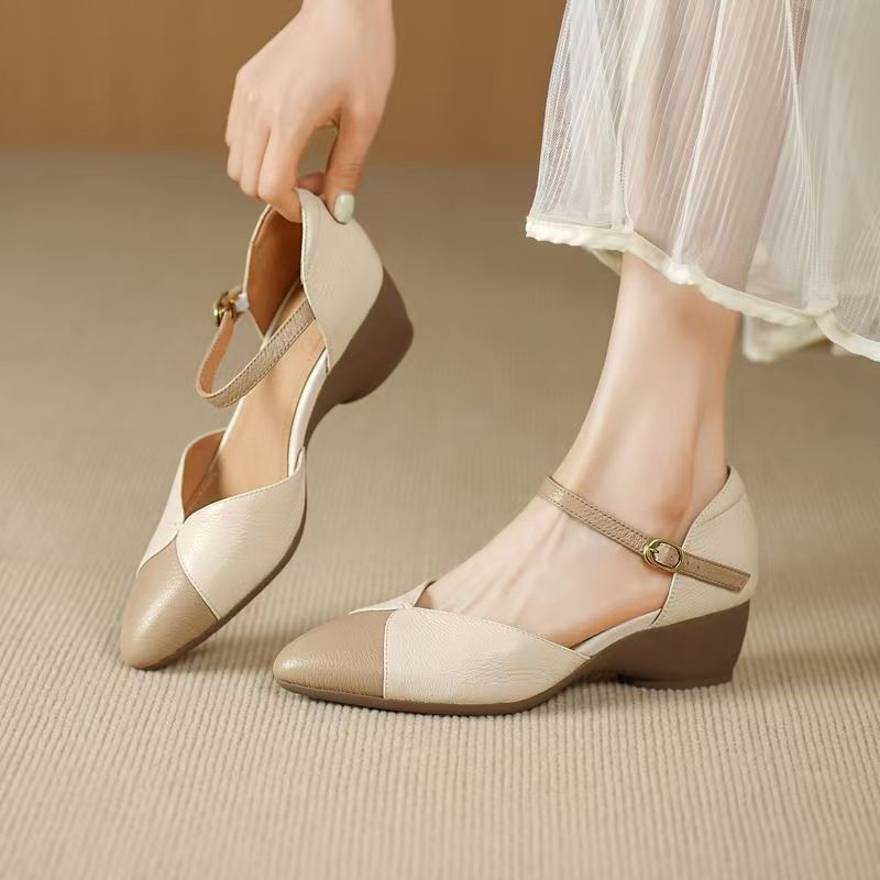 Baotou坡 tacon sandalias de cuero suave hueco zapatos de jaula de cerdo 2026 nuevo tacones de primavera y verano de color combinado zapatos romanos versátiles