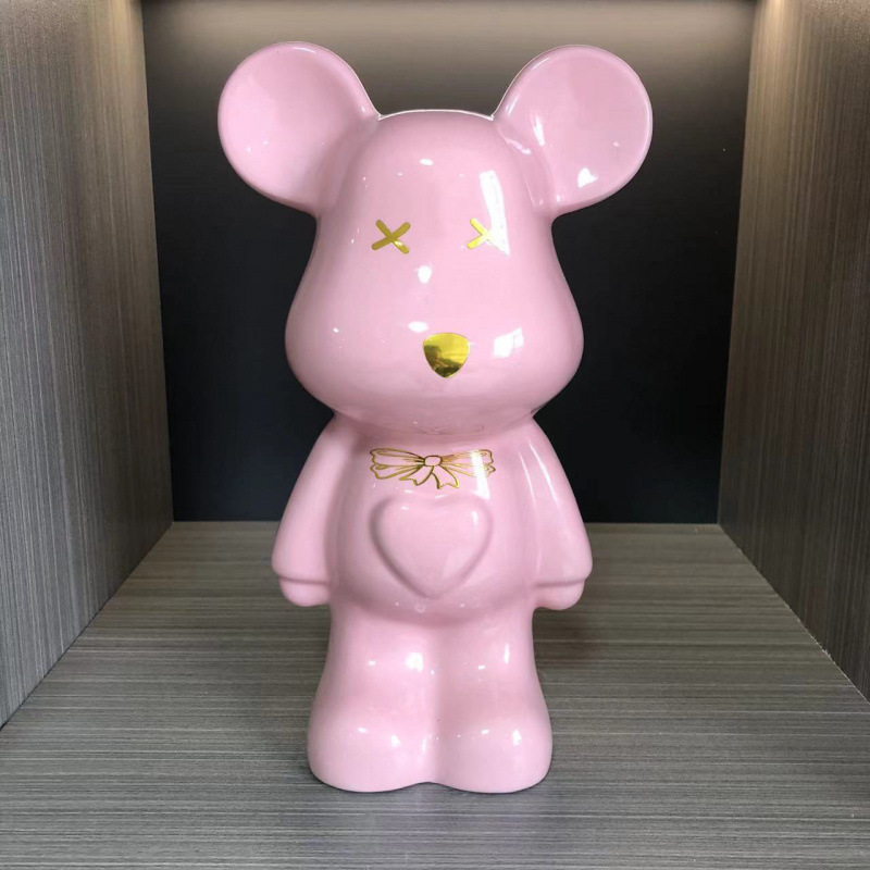 現代のシンプルな陶磁器の装飾品は家庭の客間の酒場のテーブルの上にアイデアの部屋の戸棚を飾っています。|undefined