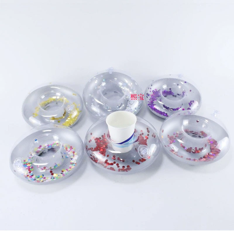 Производитель поставляет на заказ круглые подставки для напитков из ПВХ с блестками ярких цветов.