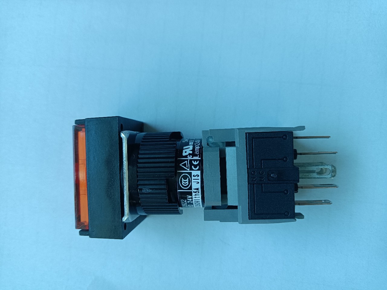 全新原装富士橙色长方形带灯按钮AH165-TGLO11E3