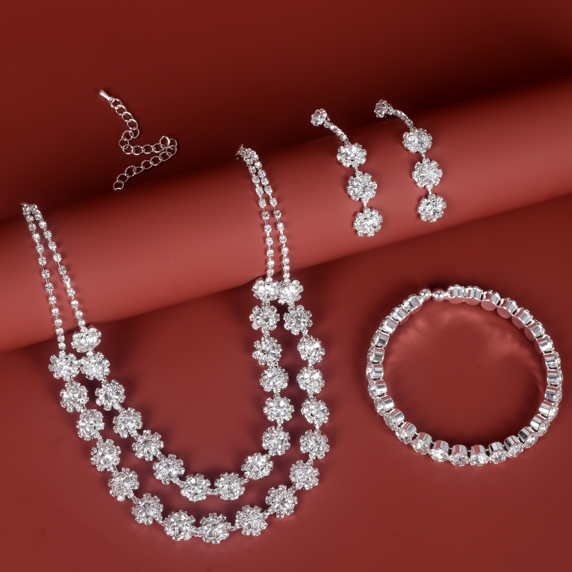 Nueva moda femenina de comercio exterior, collar de flor de ciruelo de diamantes completos, pendientes, pulsera de diamantes grandes, joyería de boda de tres piezas, joyería nupcial